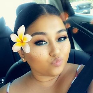 Meet your Posher, Cinthia